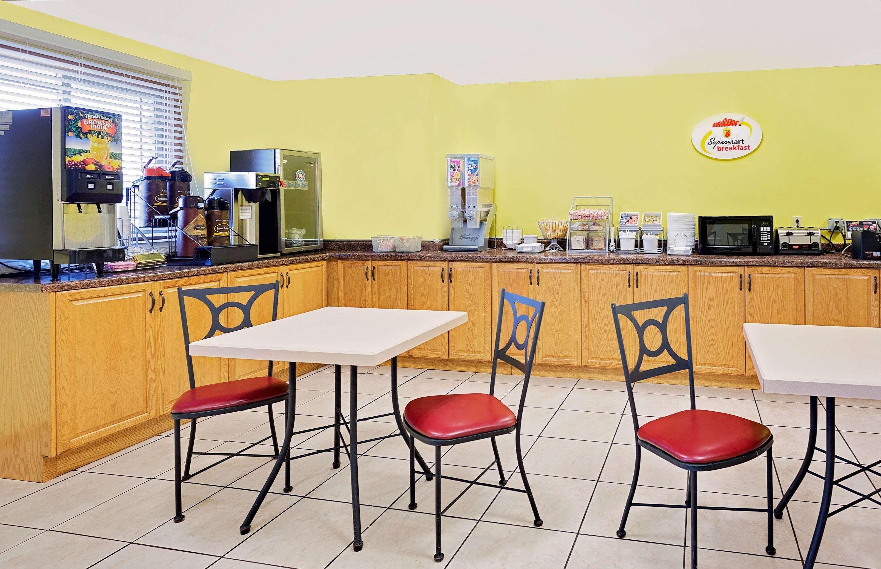 Super 8 By Wyndham Sturgeon Bay Ξενοδοχείο Εξωτερικό φωτογραφία
