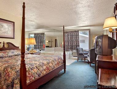 Super 8 By Wyndham Sturgeon Bay Ξενοδοχείο Δωμάτιο φωτογραφία